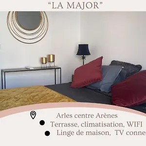 Appartement Charmante Maison Avec Vue Sur Les Arènes D'arles, Arles